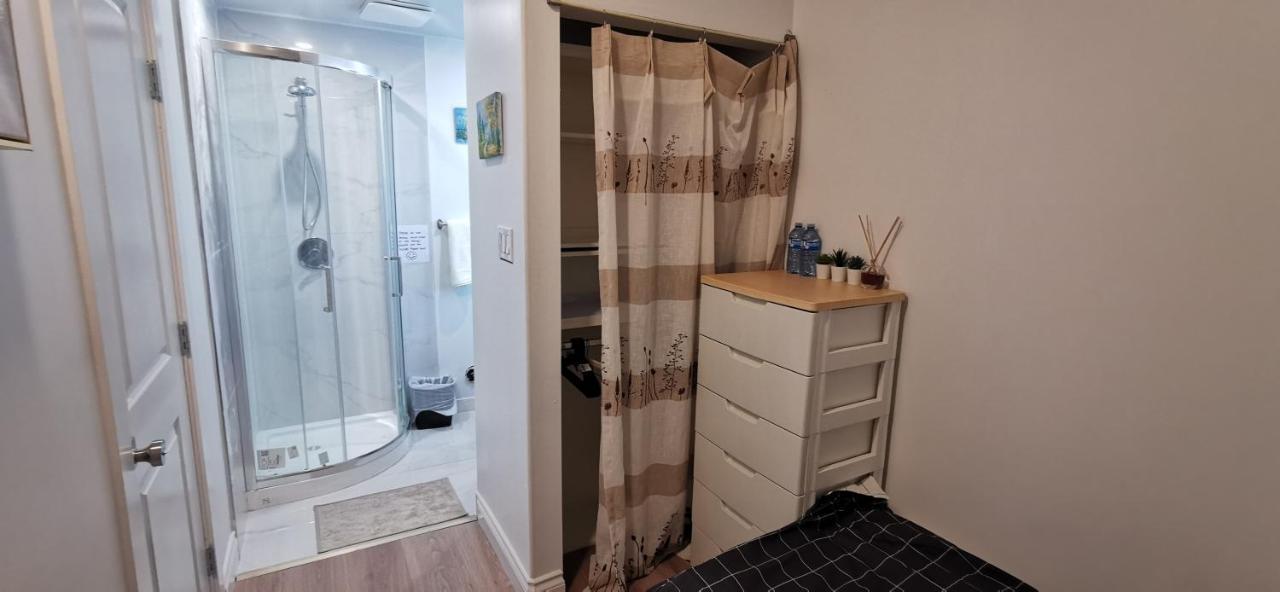 Private Suite With Separated Entrance Richmond Bagian luar foto