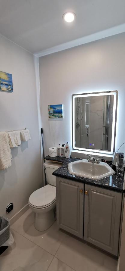 Private Suite With Separated Entrance Richmond Bagian luar foto