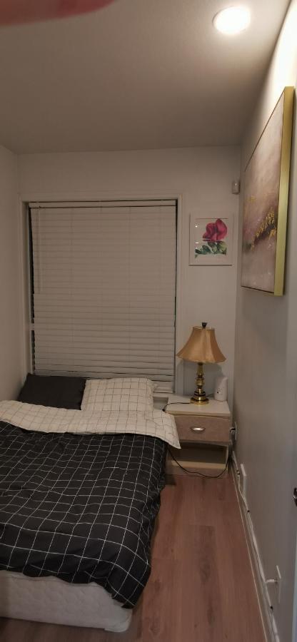 Private Suite With Separated Entrance Richmond Bagian luar foto